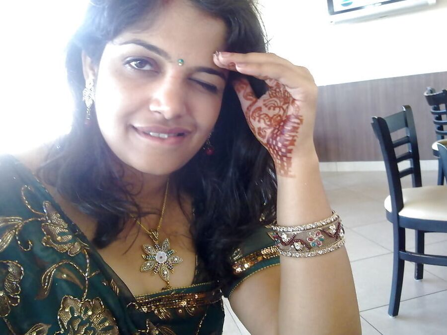 Voluptous Indian Desi Wife big Boobs