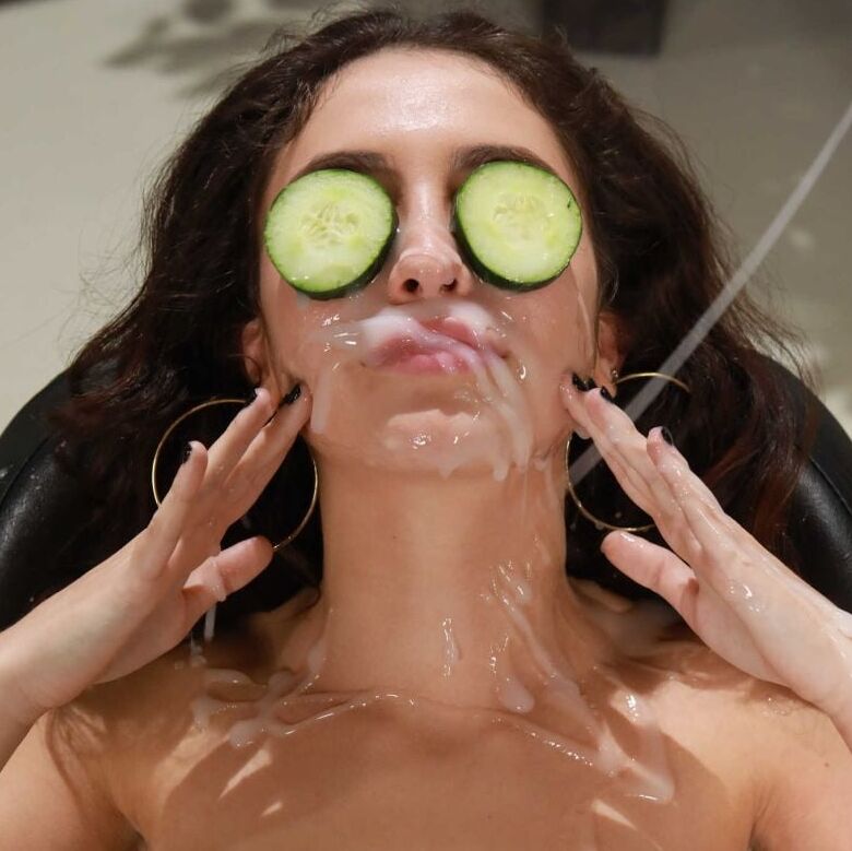 Jane enjoys a special Beauty Care after Pussy Haircut