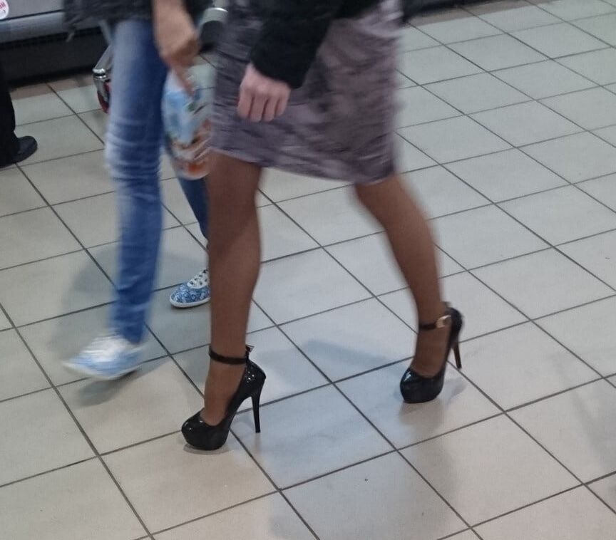Highheels in public market