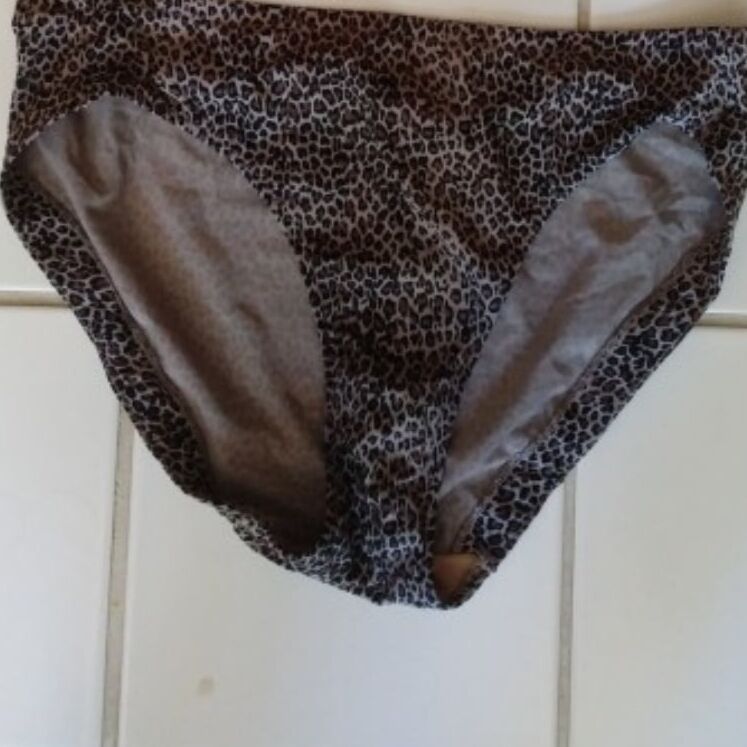 Milf neighbor panty raid