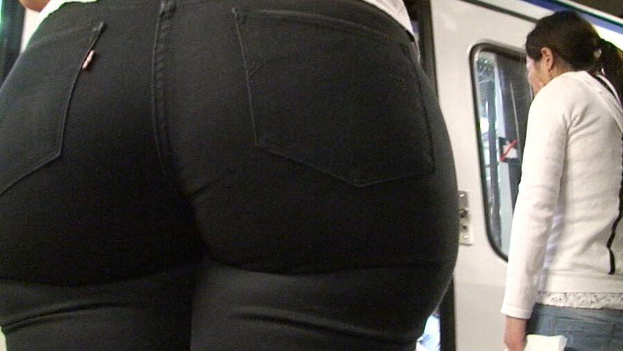 Spanish big ass blonde in black Levi&;s