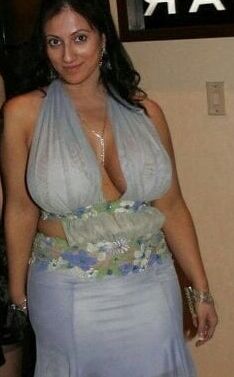 Mature ladies braless cleavage pokies