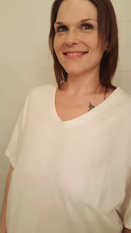 Sarah Knight wet t