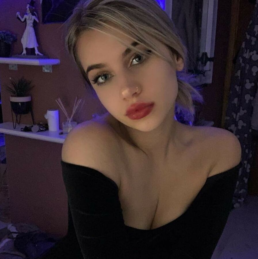 Mix of sexy women