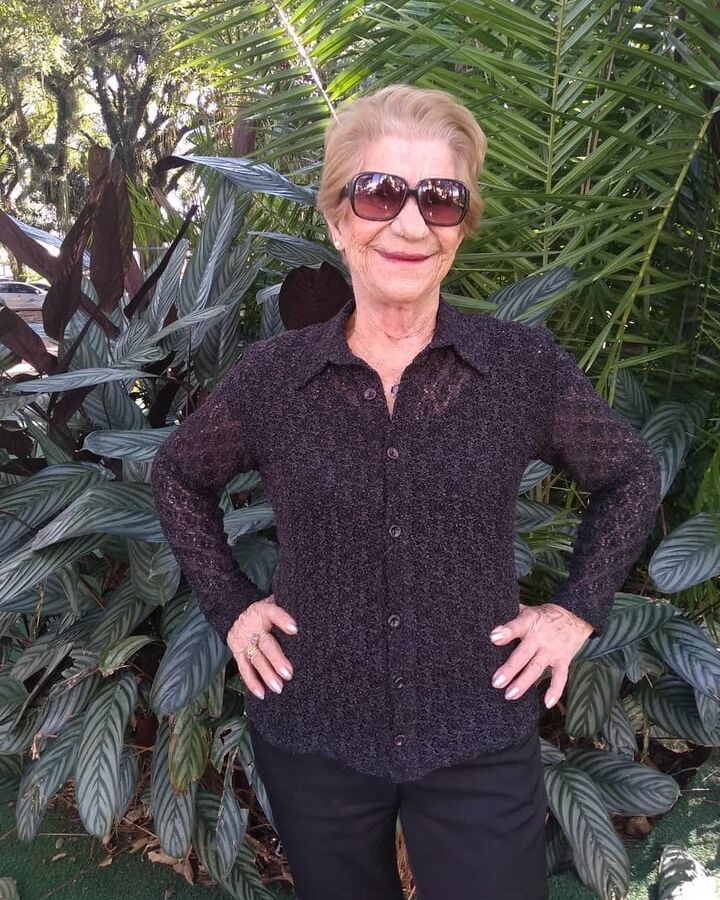 Sexy gilf at