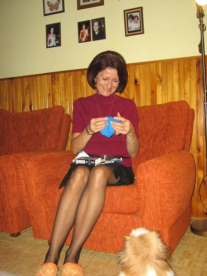 Mature in Pantyhoe, Nylons, Stockings, Naylon Corap