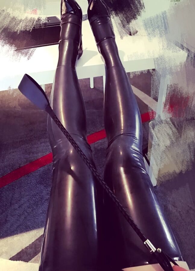 Latex amateur and selfie