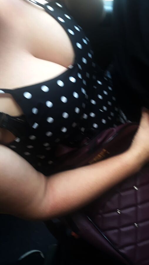 Big Boobs Mommy Cleavage
