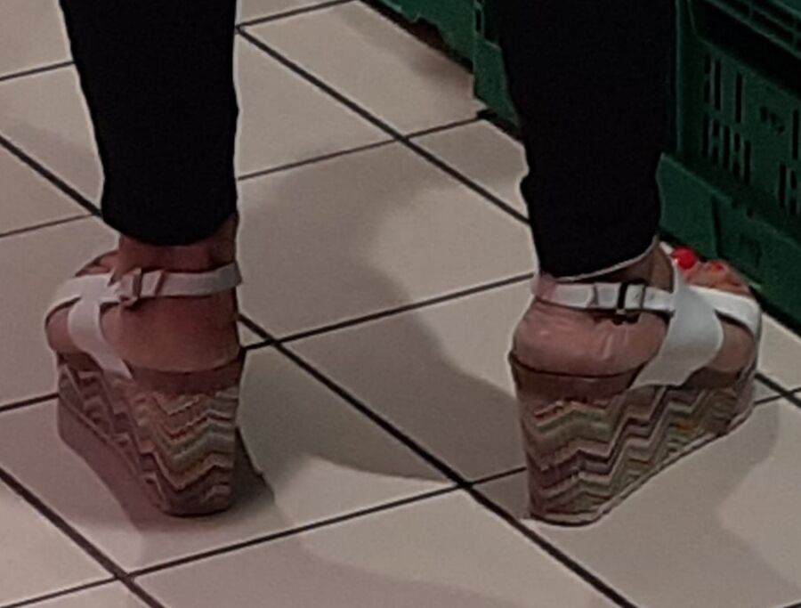 Piedi "catturati" per la strada
