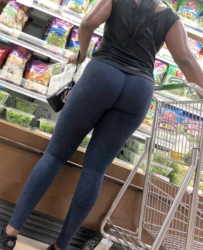 BIG BLACK JUICY ASS !!