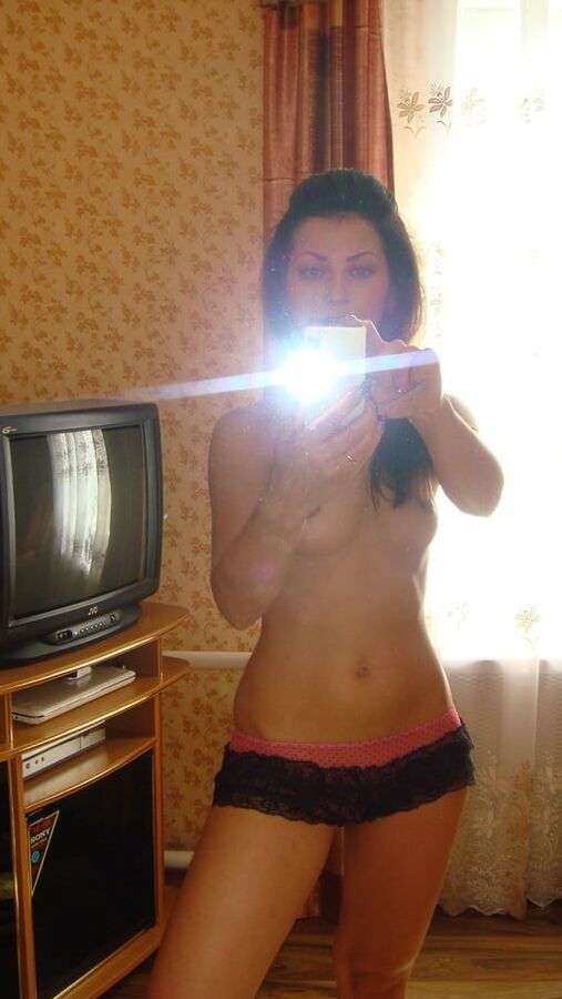 BUTTERFLY BRUNETTE