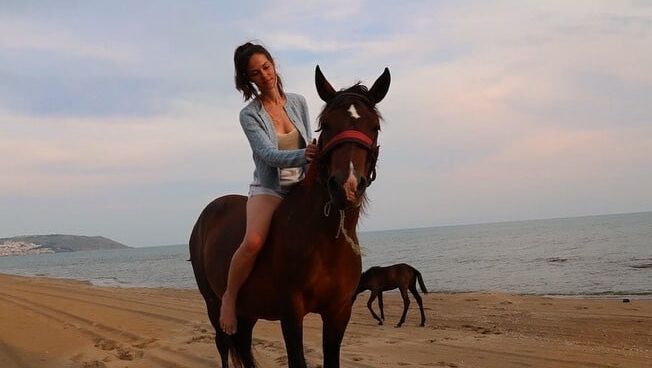 Gulper Ozdemir Sexy Turkish Celebrity Women