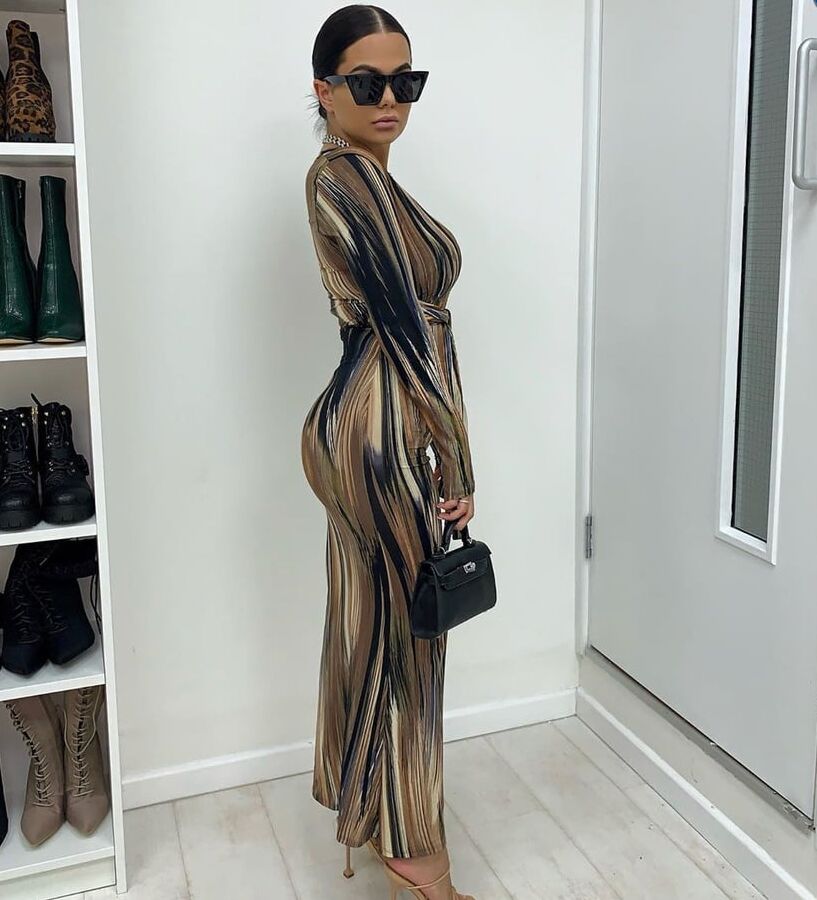 Rich Paki Slut Sexy Body From London