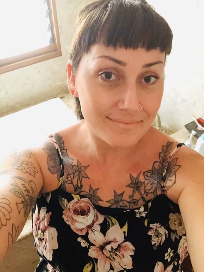 Australian mom of girls craving for asians cock