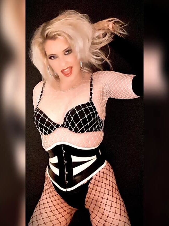 Classy Mistress Licky Velvet