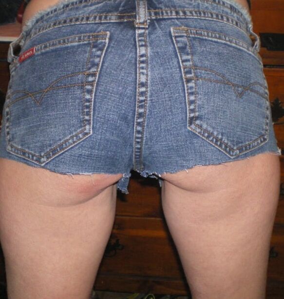 Wives in Daisy Dukes!