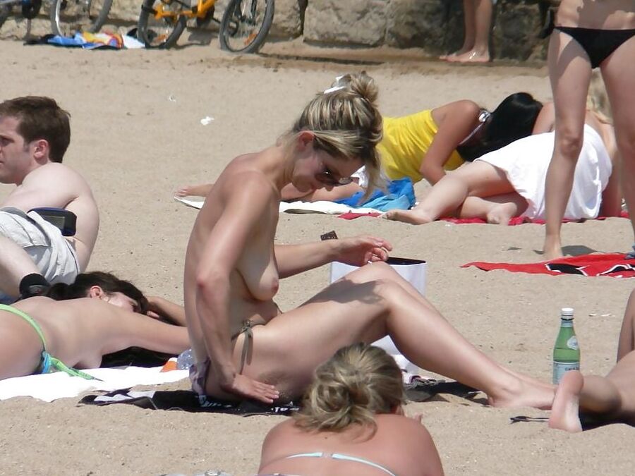 Blond Milf Changing on the Beach for Topless Lovers