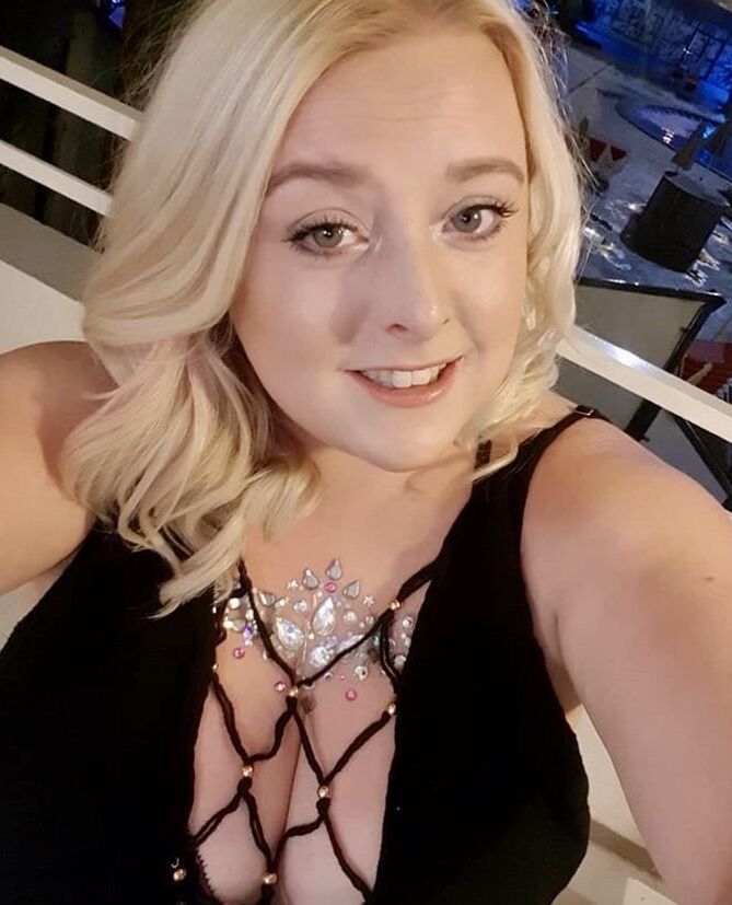 Busty Blonde: Amy