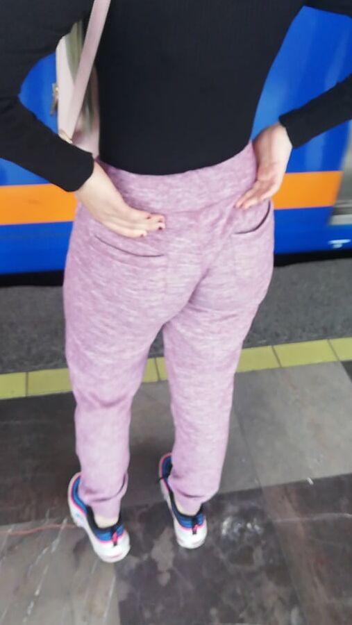 esperando metro