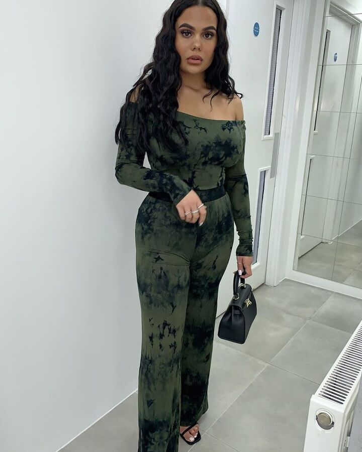 Rich Paki Slut Sexy Body From London