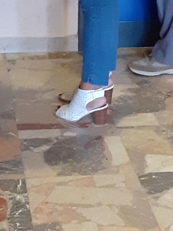 Piedi "catturati" per la strada
