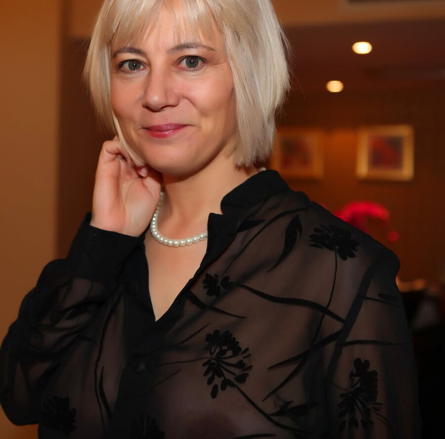 Women Need Exposure - Sexy Blonde Mature