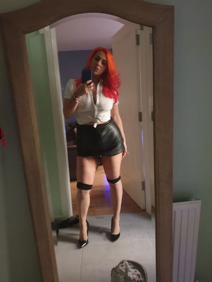 Horny Lady Nikki