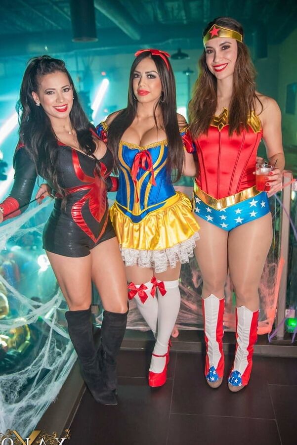 Club cleavage latinas