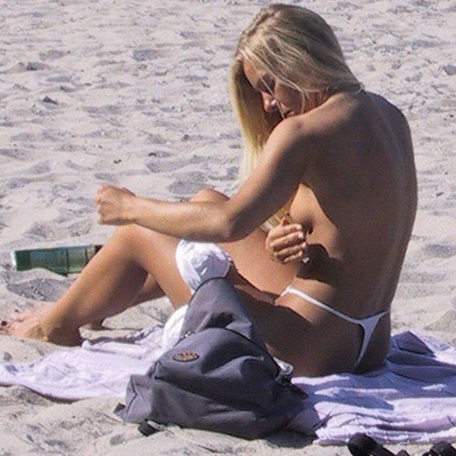 Blond Milf changing on the Beach