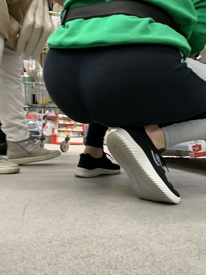 Sugar ass in leggings