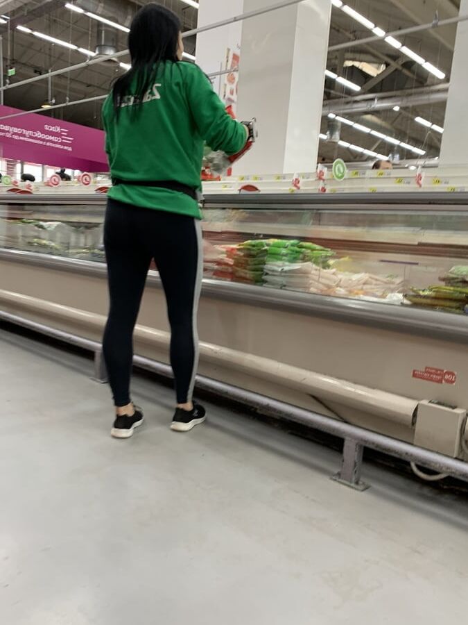 Sugar ass in leggings