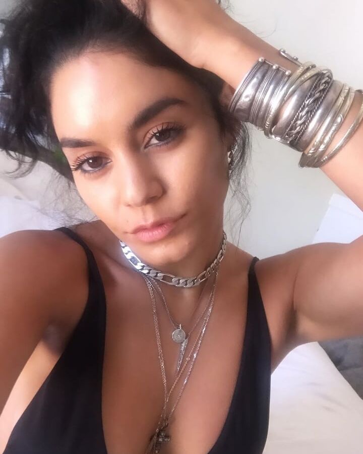 Vanessa Hudgens hot