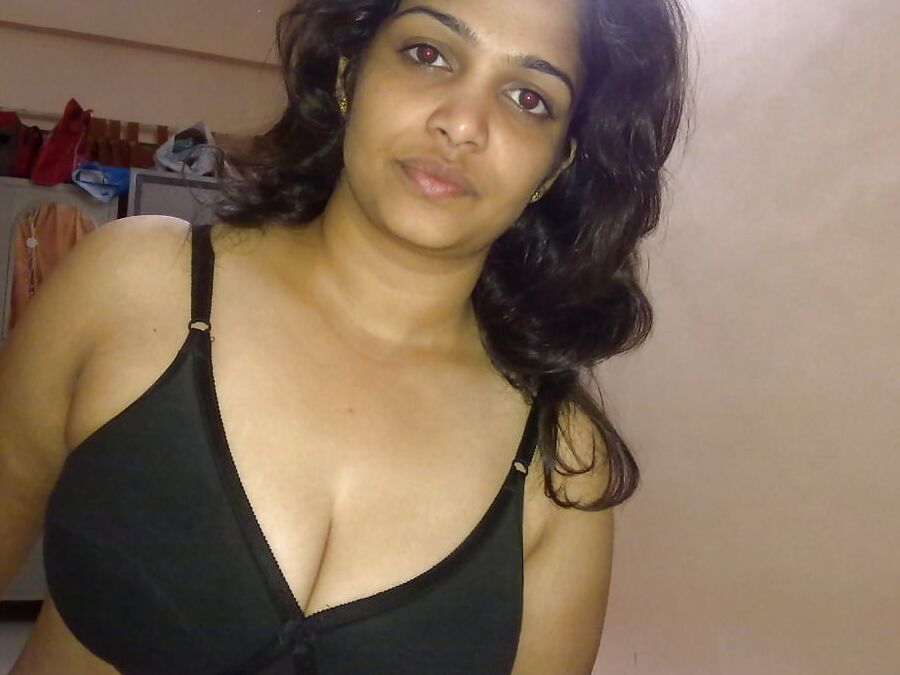 Voluptous Indian Desi Wife big Boobs