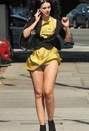 Short Skirts and Upskirt