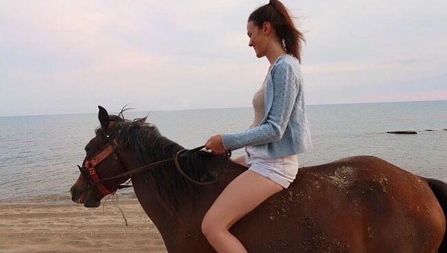 Gulper Ozdemir Sexy Turkish Celebrity Women