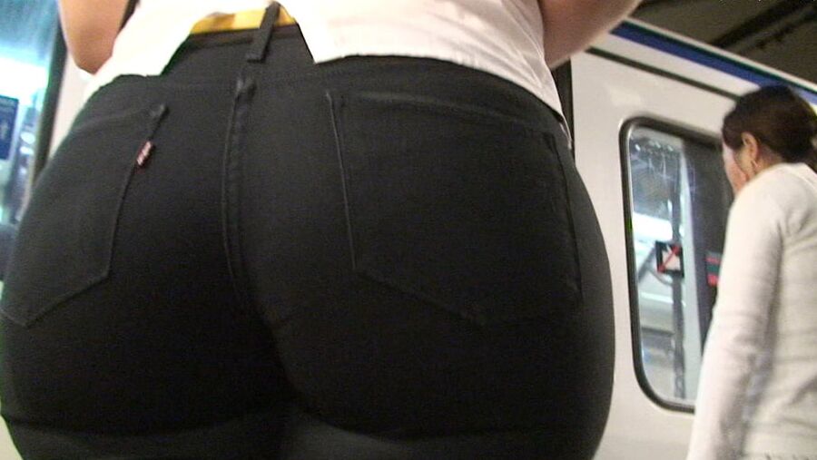 Spanish big ass blonde in black Levi&;s