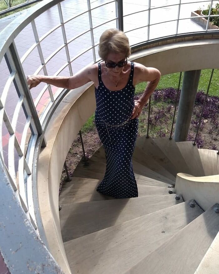 Sexy gilf at
