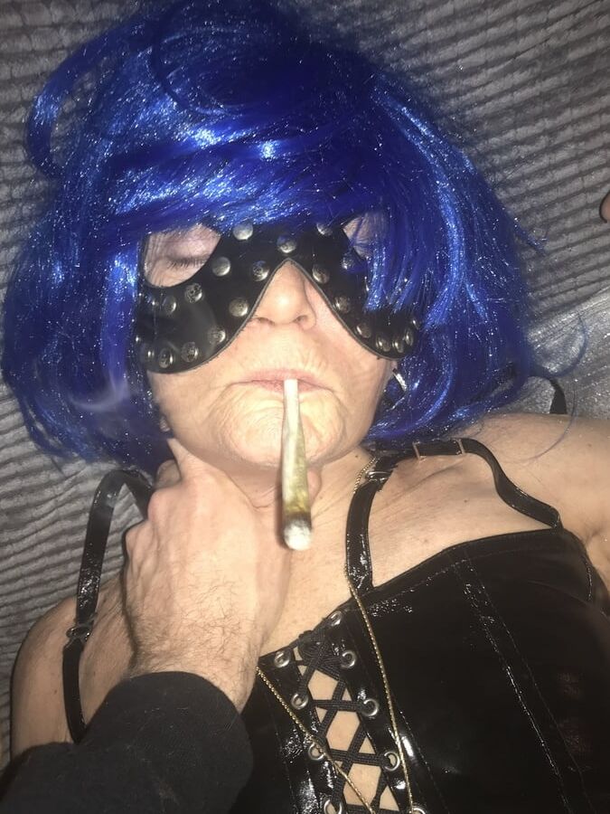 Smoking Cum Slut Fuck Leather Mask Gilf Sucking