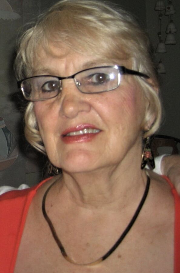 BUSTY BLONDE GRANNY