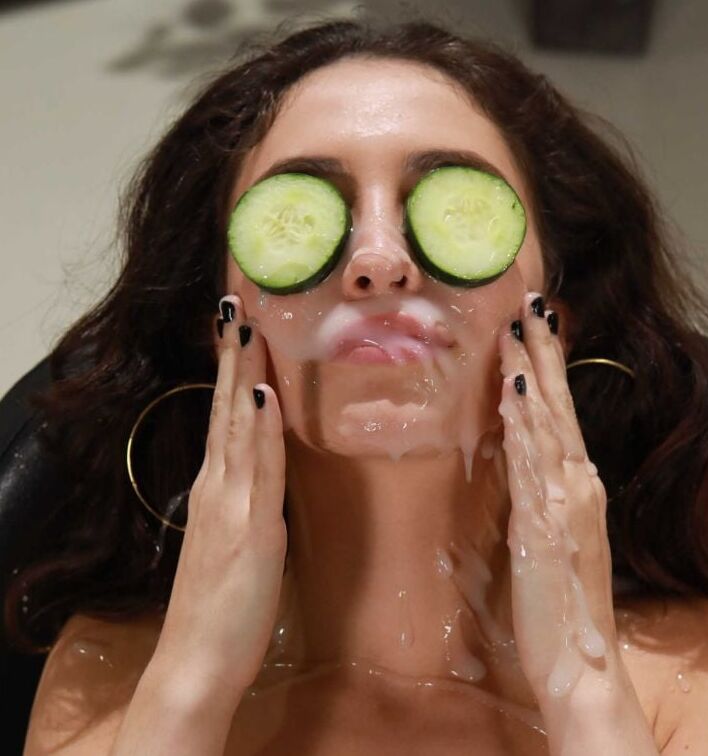 Jane enjoys a special Beauty Care after Pussy Haircut