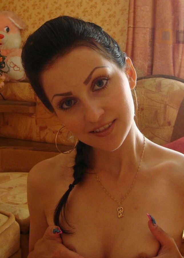 BUTTERFLY BRUNETTE