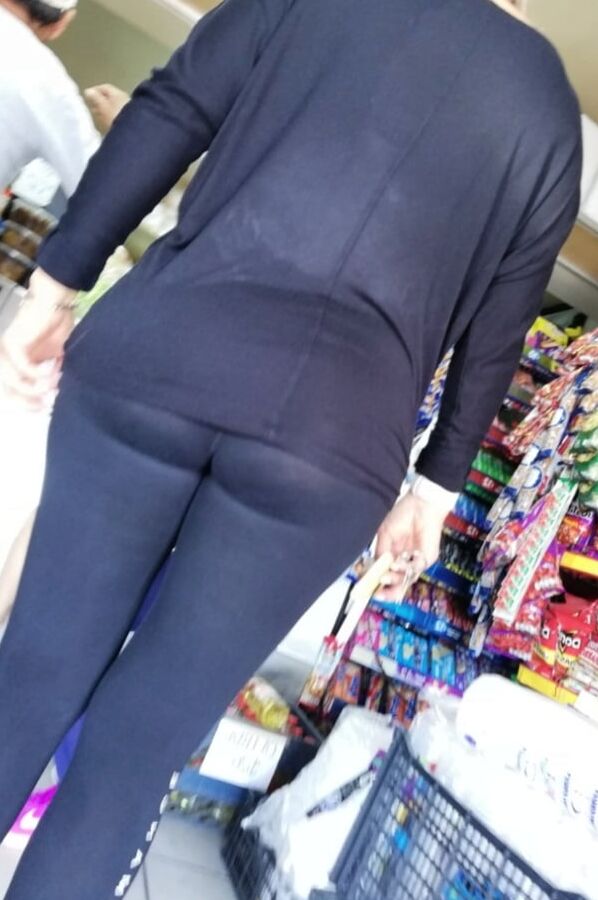 Madura riquisisima transparentando leggins