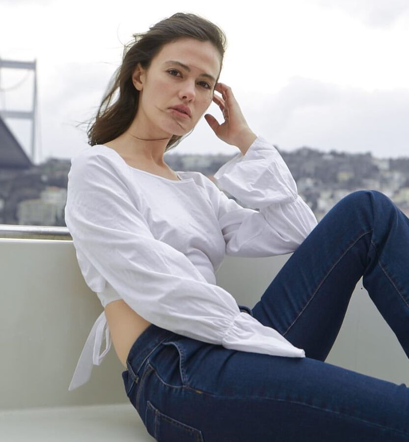 Gulper Ozdemir Sexy Turkish Celebrity Women