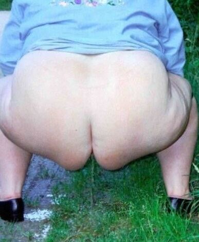 Matures Pissing