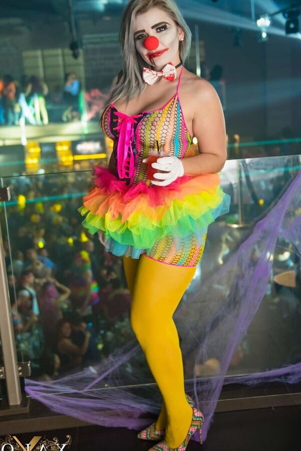 Club cleavage latinas