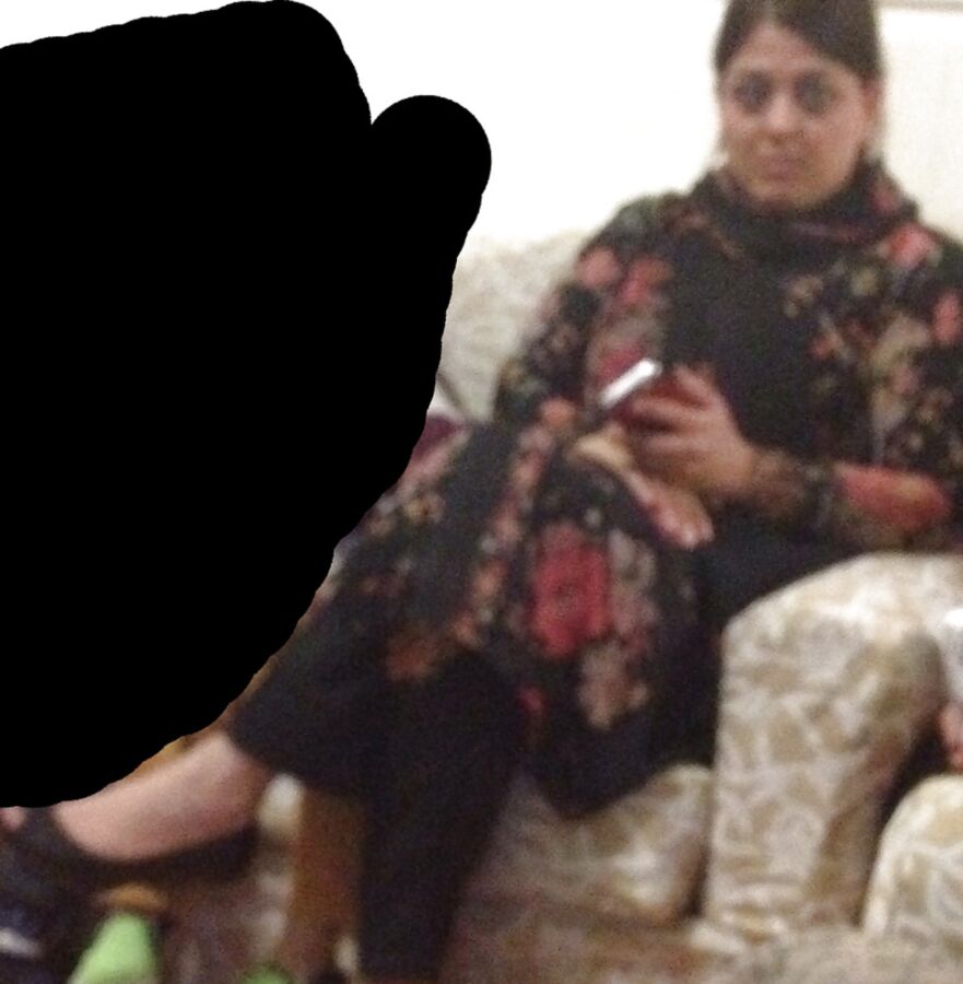 Stunning mum has tits to go round