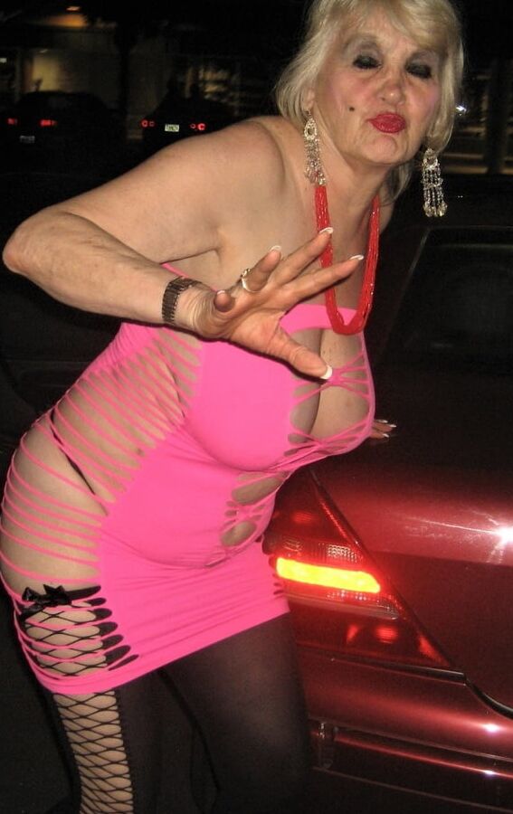 BUSTY BLONDE GRANNY