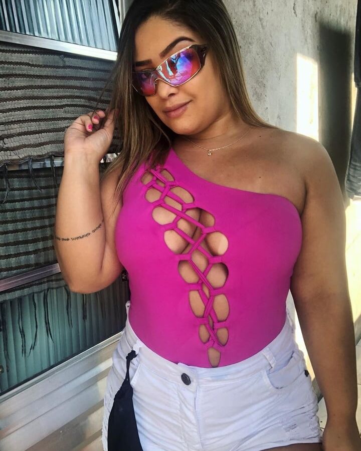 PUTA DO INSTAGRAM: Priscila Souza