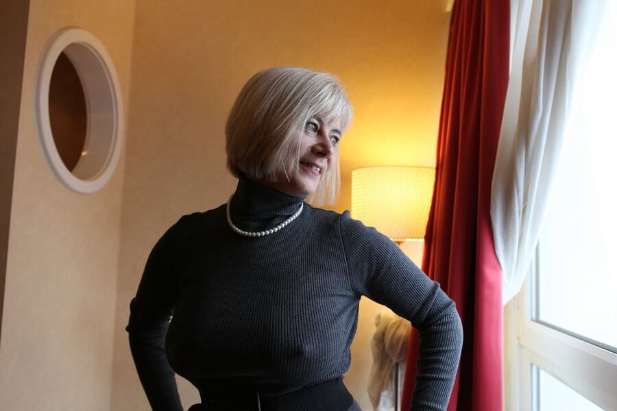 Women Need Exposure - Sexy Blonde Mature