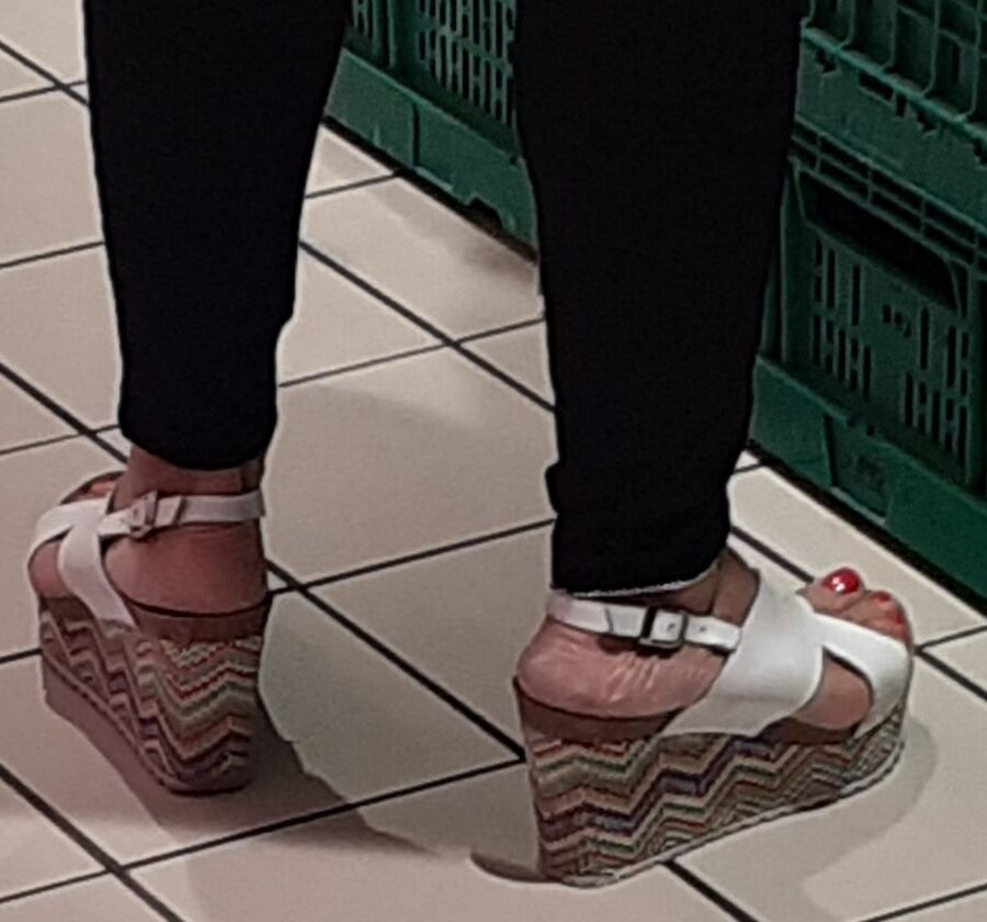 Piedi "catturati" per la strada